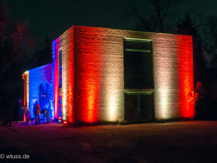 Beleuchtetes Gebäude