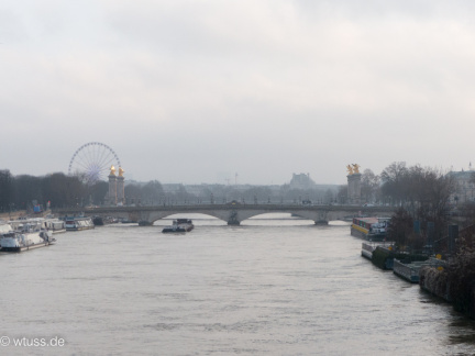 Brücke mit 4 goldenen Figuren